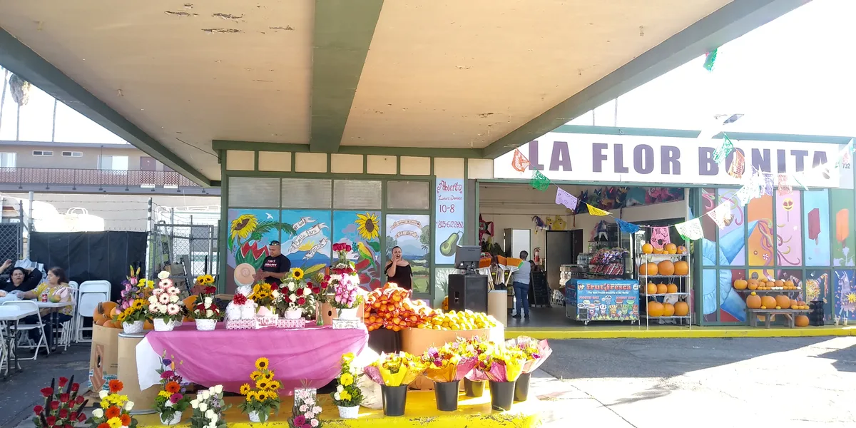La Flor Bonita Cocos business photo